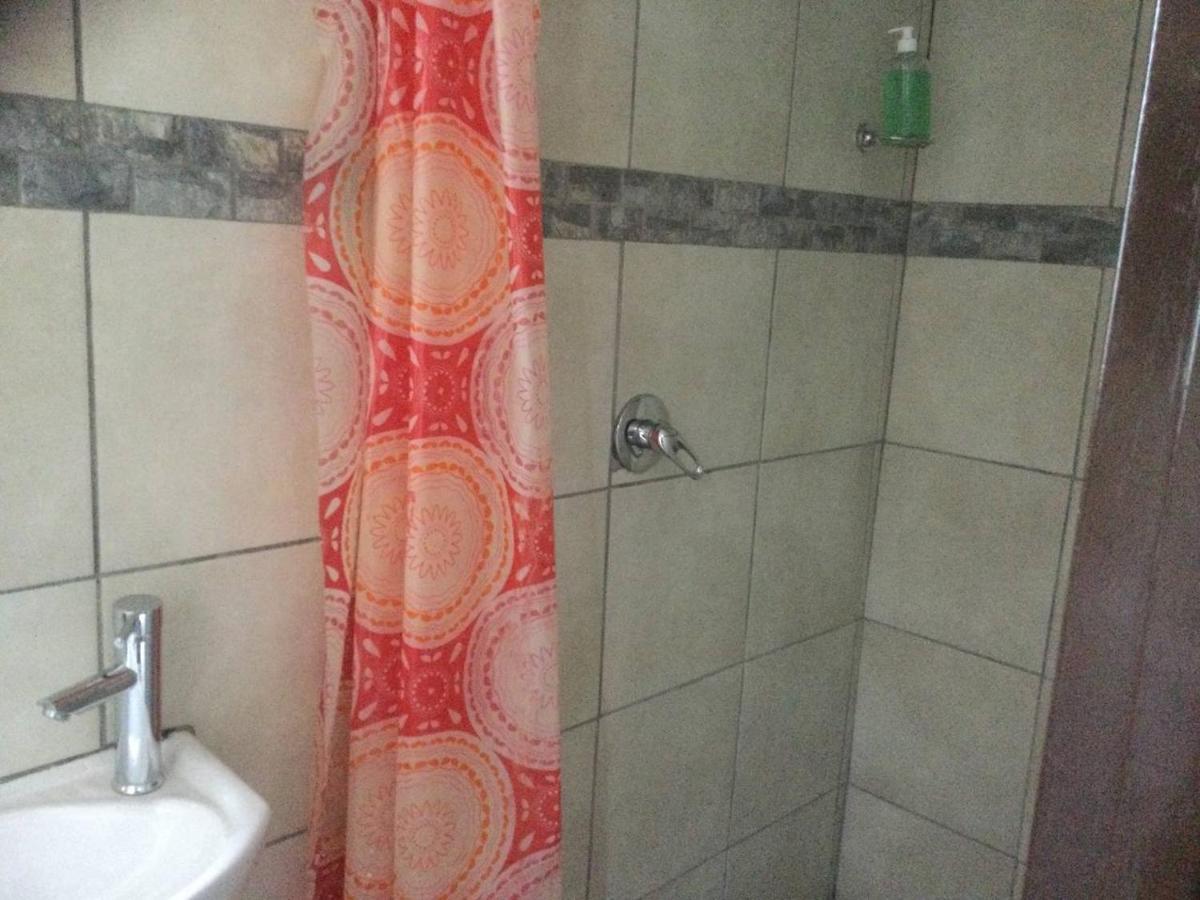 Ruros Guest House Кемптън Парк Екстериор снимка